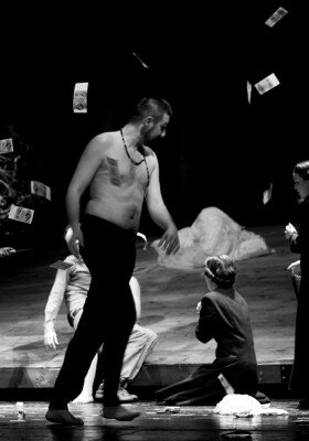IDIOTUL_anna Stigsgaard 3__foto di Adi Bulboaca
